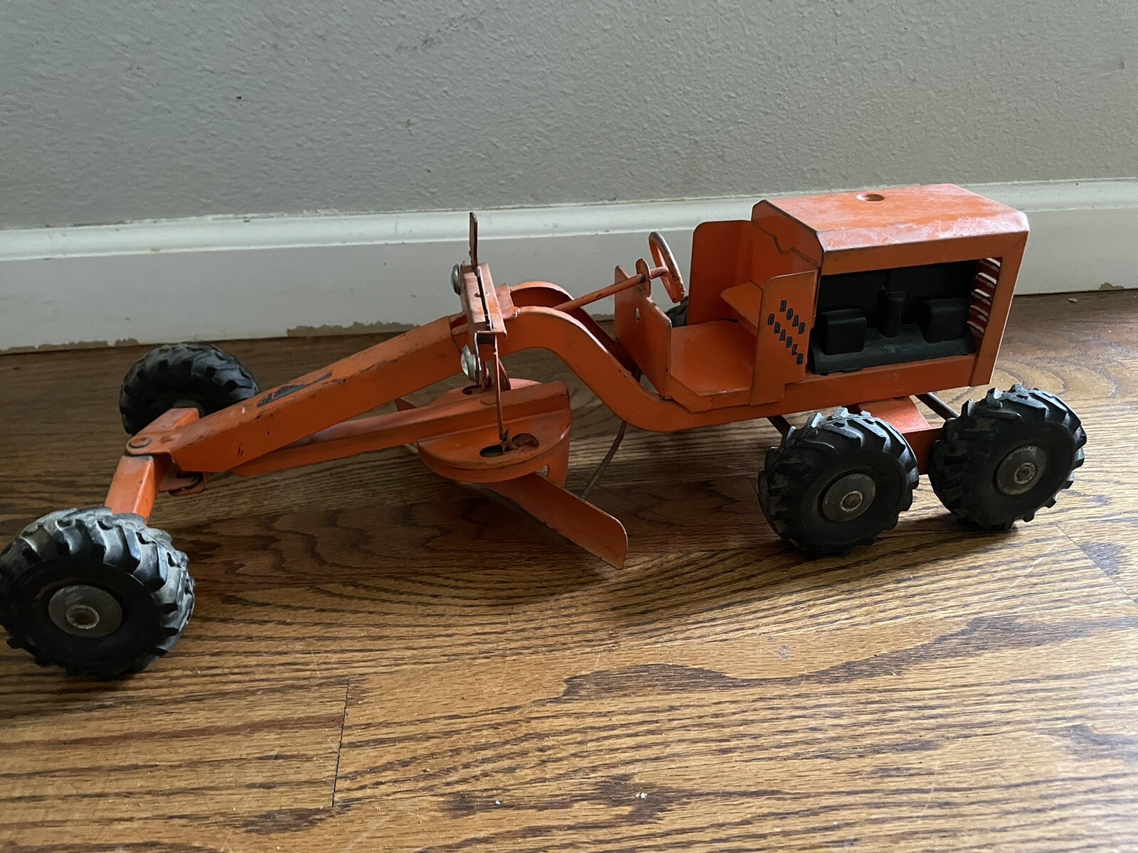 1950’s Doepke Model Toy Road Structo Pressed Steel Toy Or Structo road grader ?