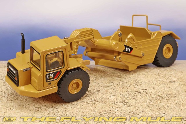Diecast Masters 1:64 611 Wheel Tractor-Scraper