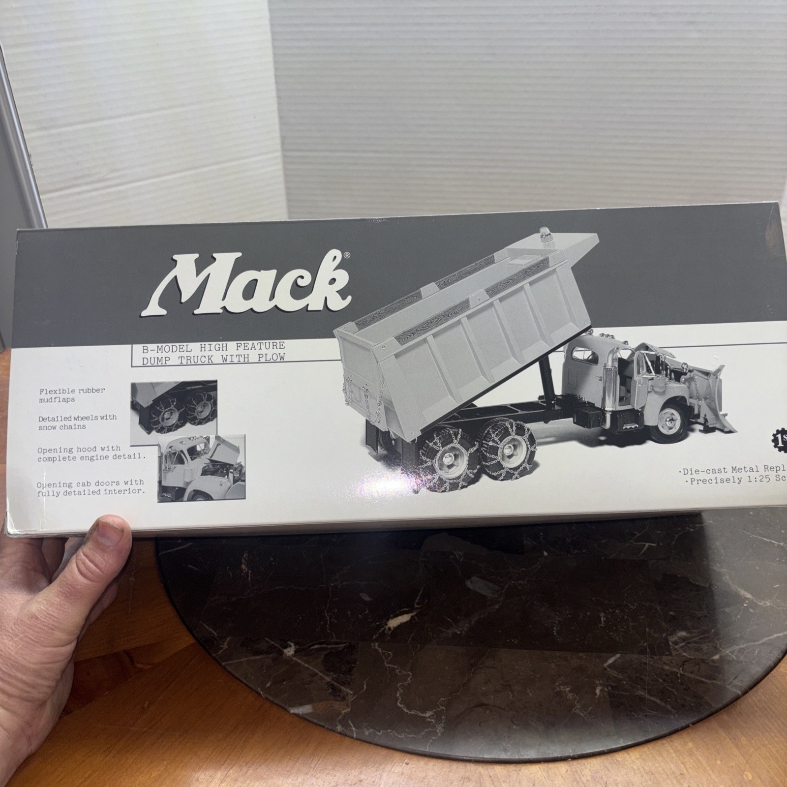 First Gear 1/25, Mack B61 Dump Truck With Snow Plow, State Highway, 49-0019