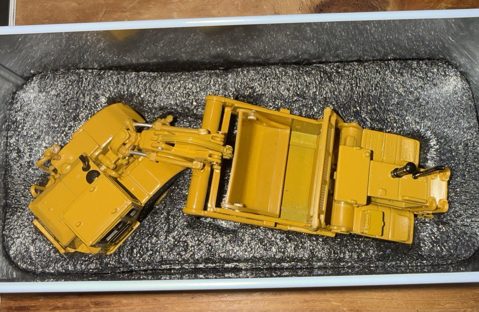 Cat 627G Wheel Tractor Scraper Collectible Diecast Scale Model Replica