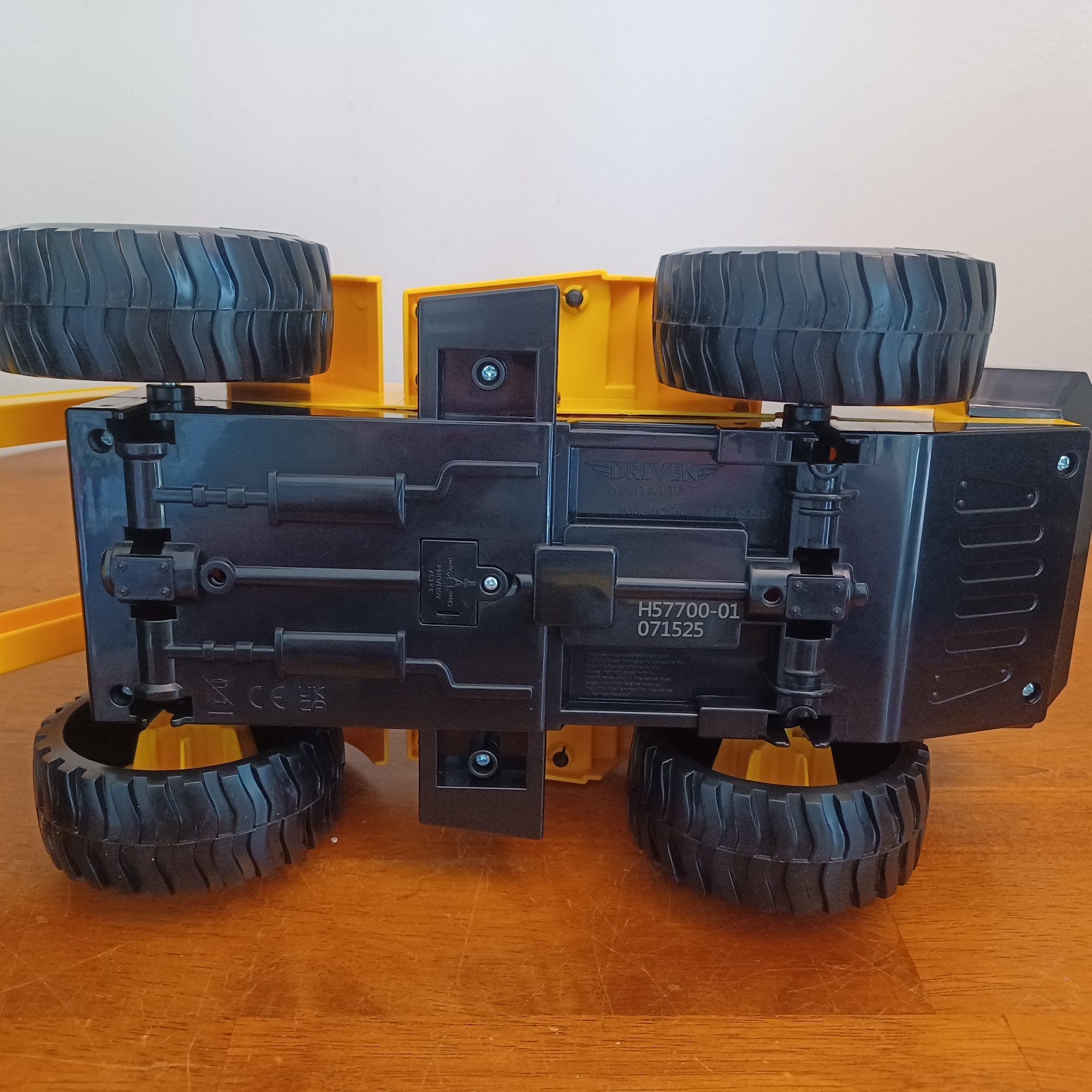 Driven by Battat Midrange Front End Loader Earthmover Heavy Equipment Toy Truck
