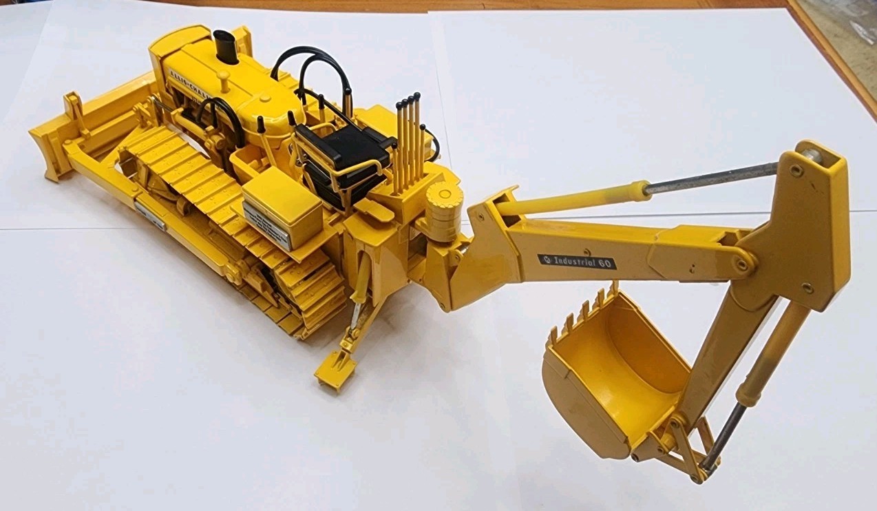 SpecCast Allis-Chalmers HD-3 Industrial 60 Backhoe & Blade 1/16 Diecast 27/100