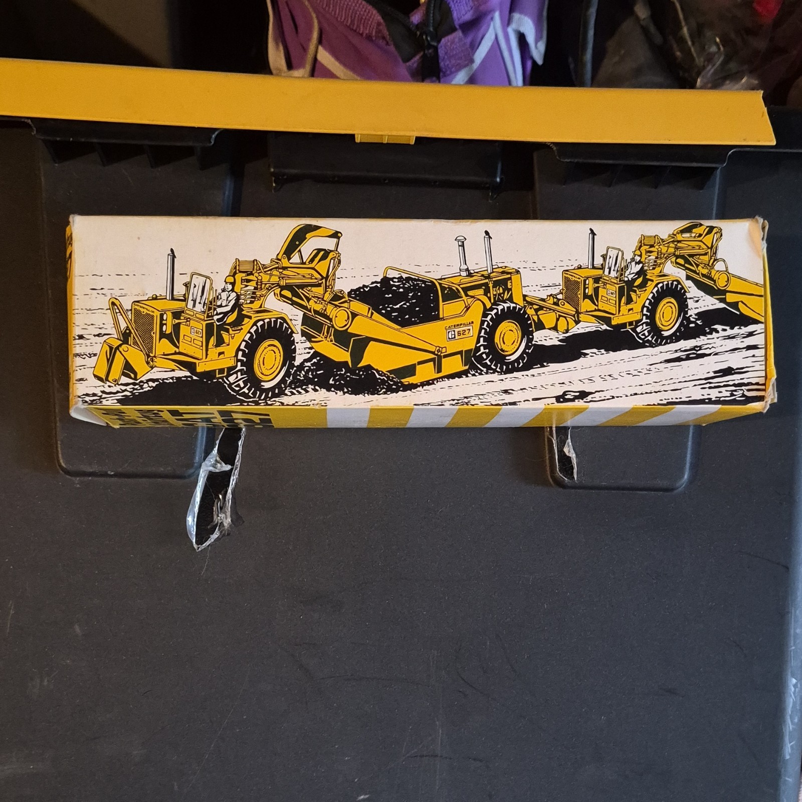 NZG CAT 627 Push-Pull Scraper 1:50 Yellow Diecast Model No.127