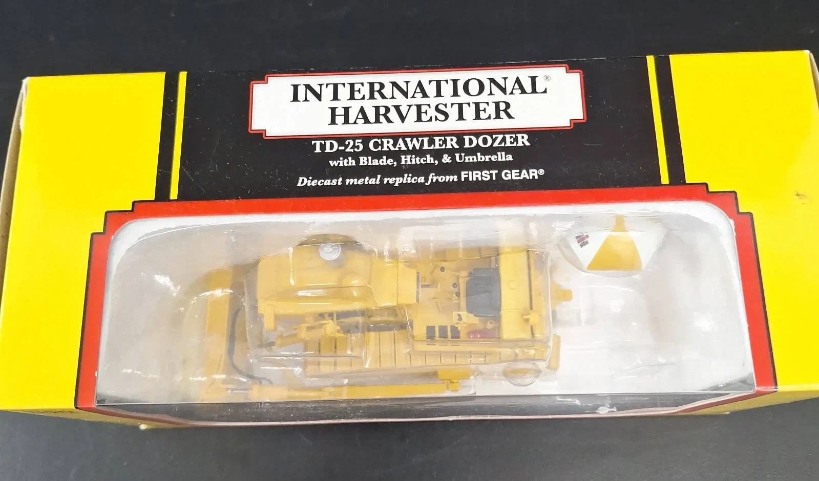 First Gear 50-3132 1:50 International TD-25 Dozer with Umbrella Blade and Hitch