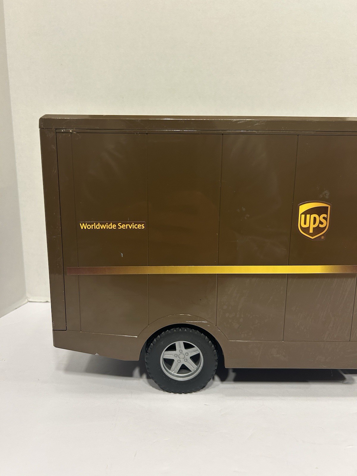 UPS Delivery Truck Mercedes Benz Sprinter 2006 Bruder 17”