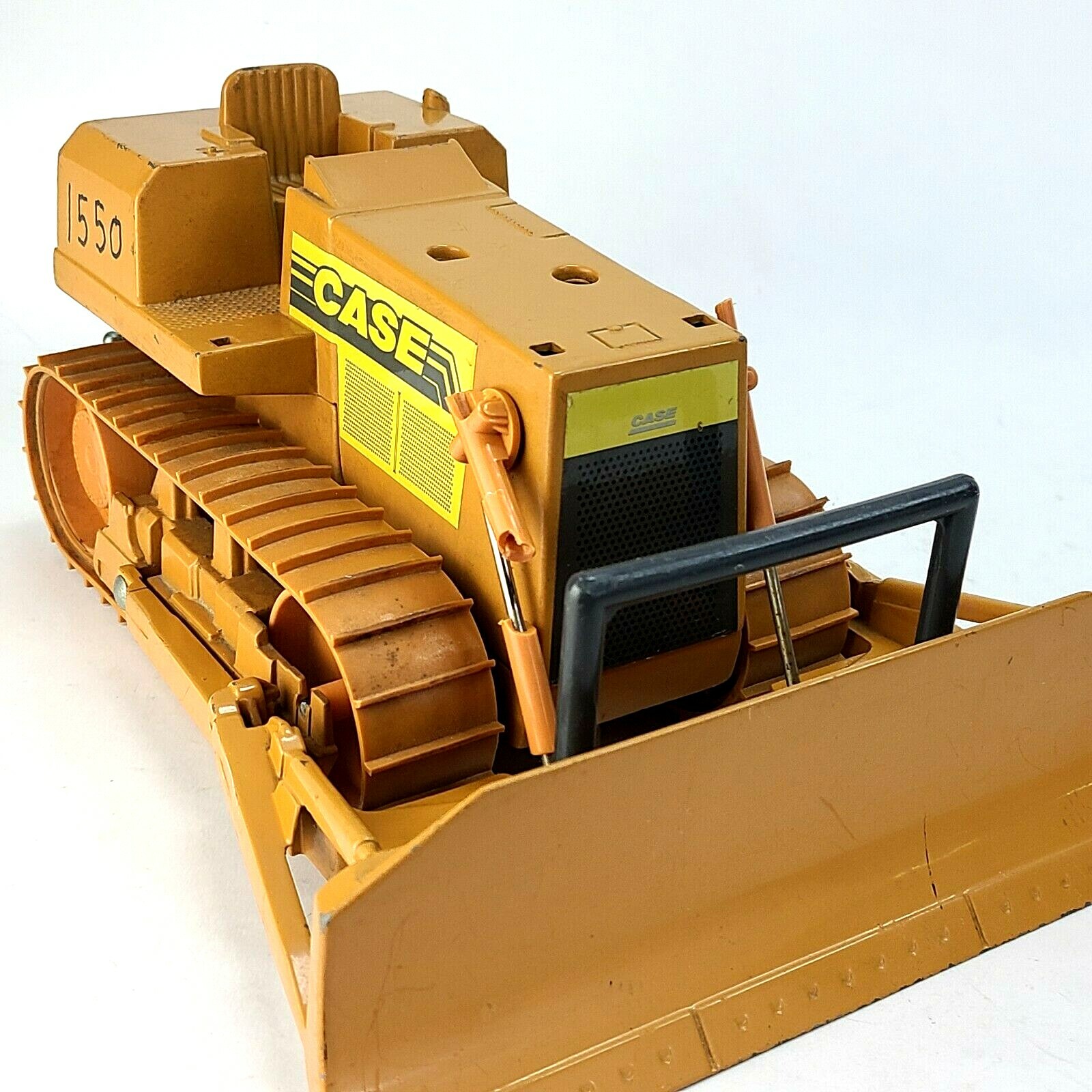Vintage Ertl Case 1550 Dozer Winch 1/16 Diecast Metal USA Bulldozer Toy display