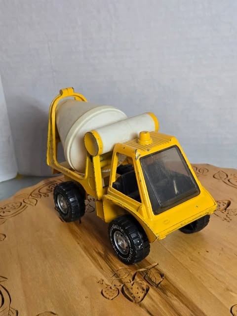 1975 Gabriel cast aluminum cement truck dumper