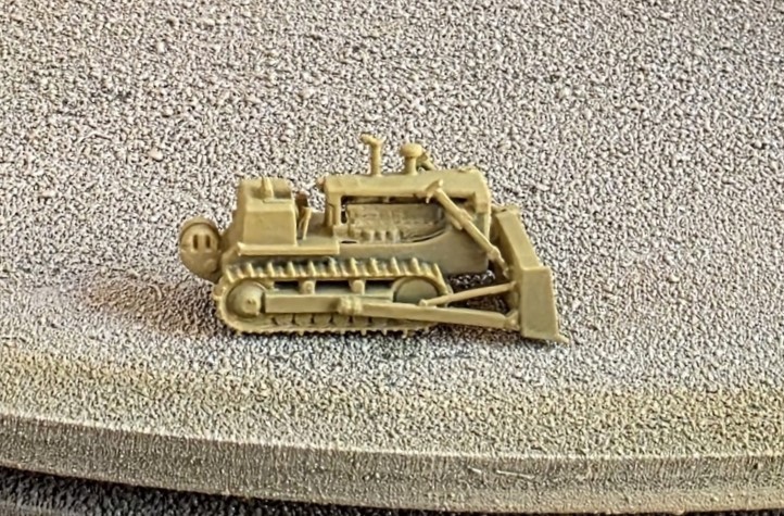 One 1/160 N scale Caterpillar D8 bulldozer, yellow! EXCLUSIVE!