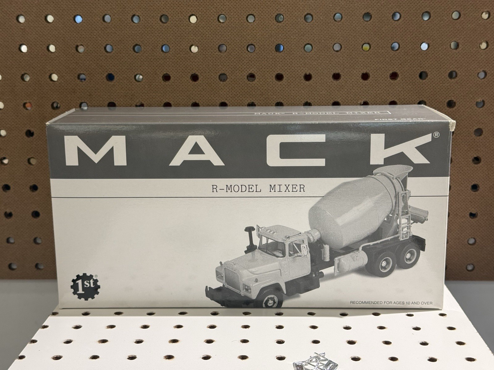 1st First Gear 1/34 Mack R Model Mixer Truck Riverside 19-2331