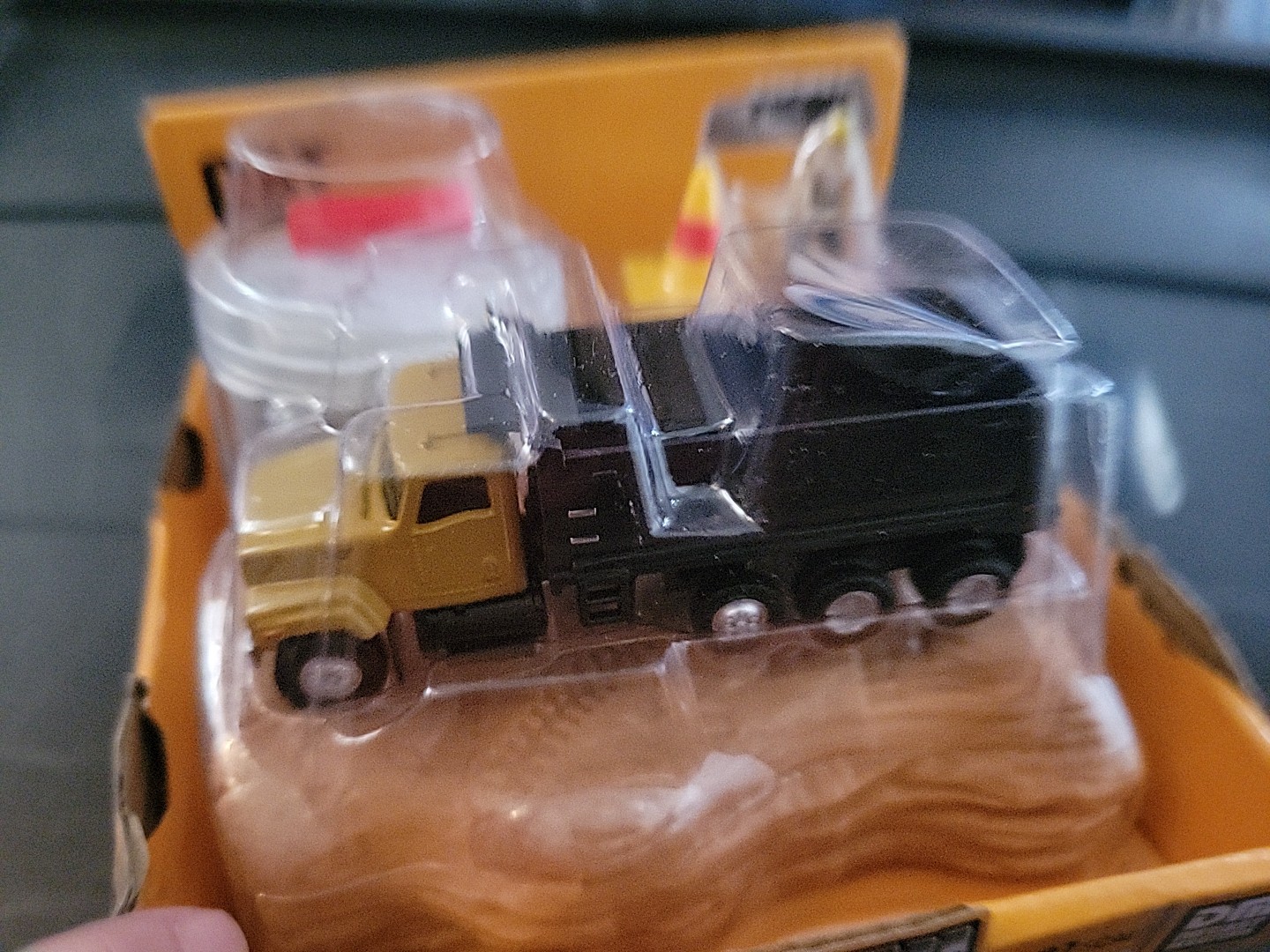 Diecast Masters 1/87 Earth Mover Play Set Cat CT681 Dump Truck 84556