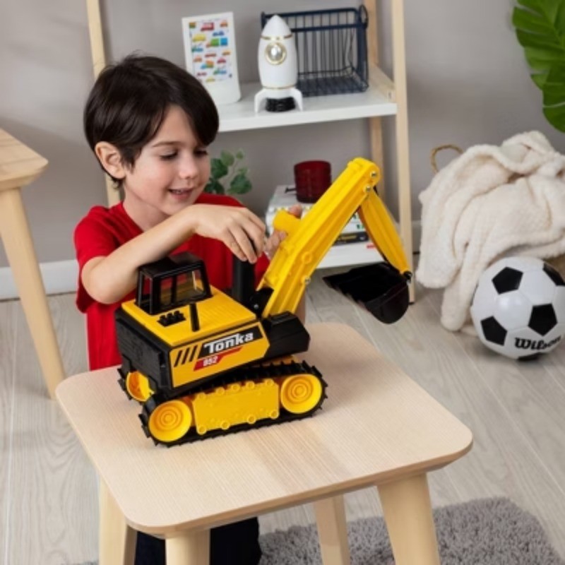 Tonka Classics – Excavator: Non-Powered Construction Vehicle, Gross & Social
