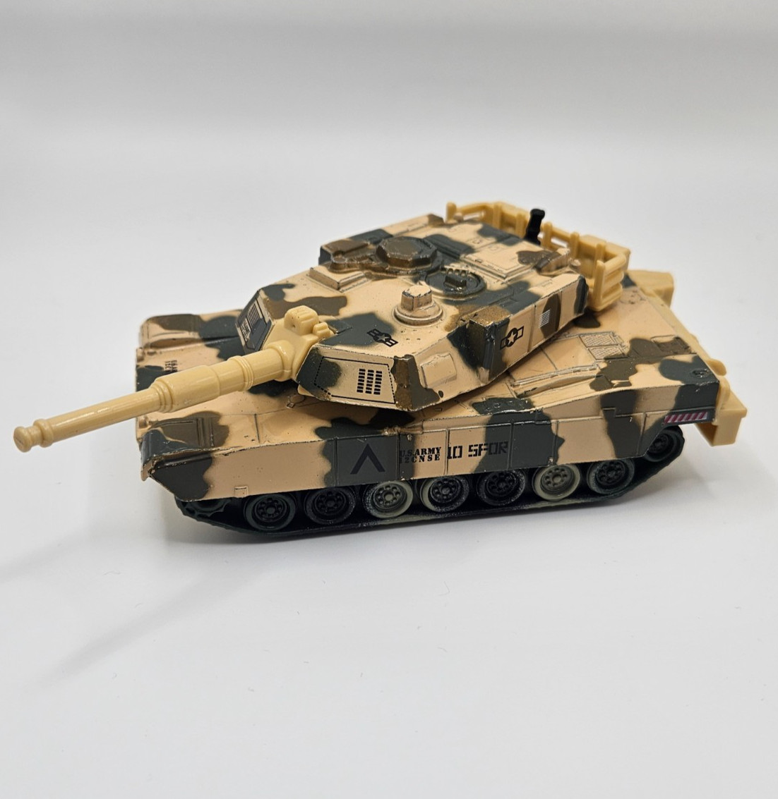 4.5″ Die-cast M109 Paladin Tank – Styles And Color Patterns Vary