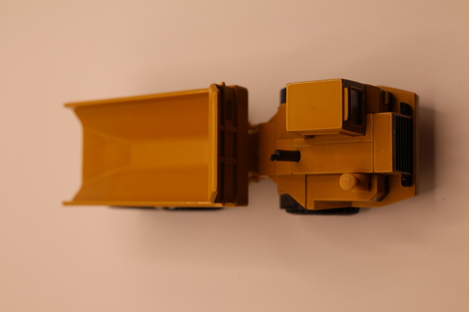 Ertl Mighty Movers 2431 1:50 Caterpillar D350D Articulated Dump Truck Die-Cast