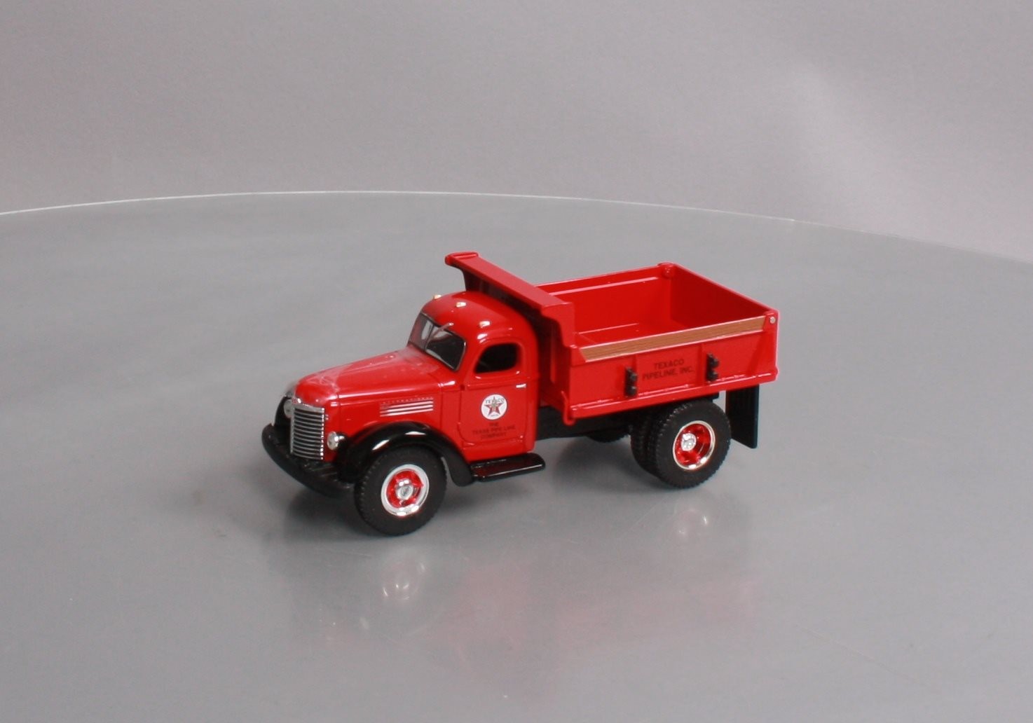 First Gear 19-2728 1:34 Scale Texaco International 1949 KB-10 Dump Truck