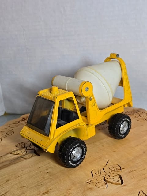 1975 Gabriel cast aluminum cement truck dumper