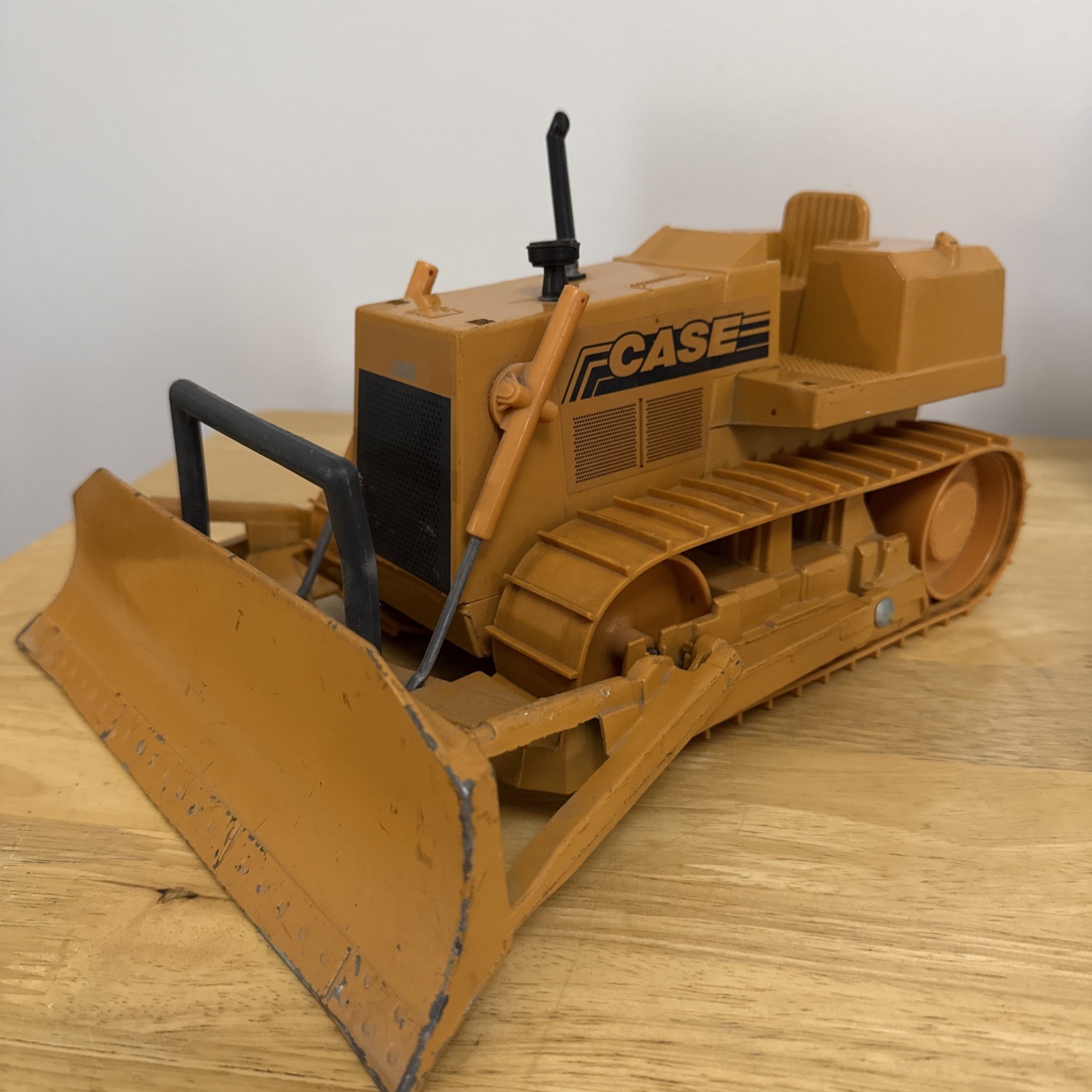 Ertl Case 850G Long Track Diecast Dozer 1:16 Moveable Tracks Adjustable Blade