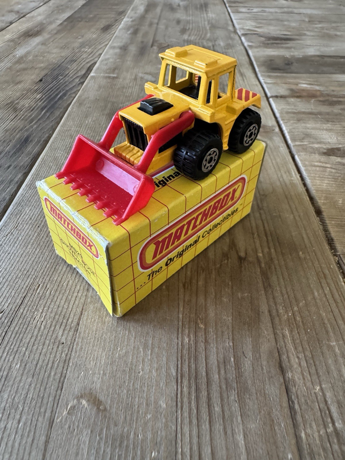 1980s vintage Matchbox MB29 Shovel-nosed Tractor w/ original box