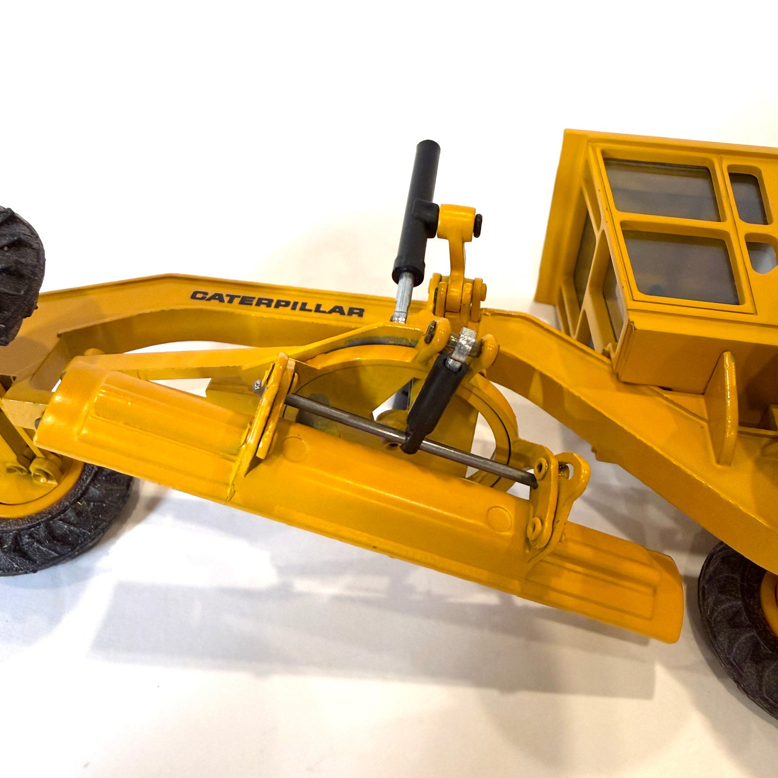 CAT Motorgrader Model 12G Scale 1:50 Die-cast Model NZG Models