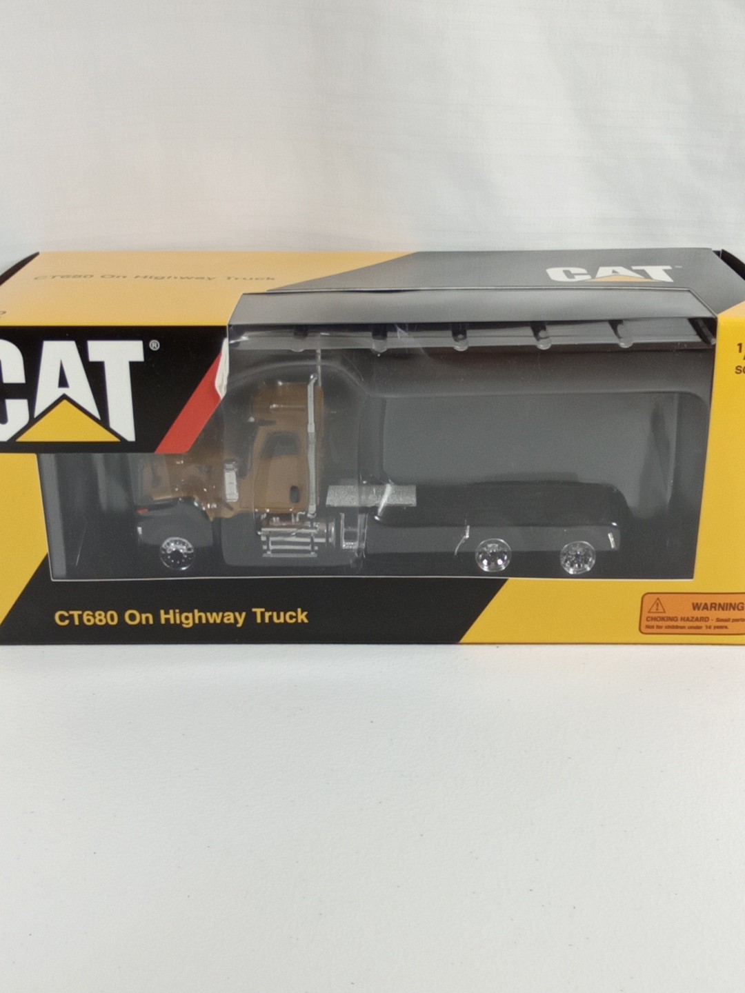 Caterpillar CT680 6×4 Truck Tractor “YELLOW” 1/50 Tonkin Replicas Tr30003 MB