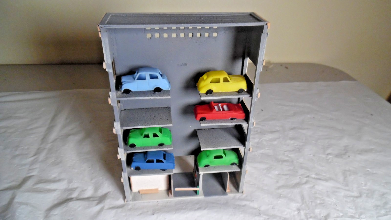 Unknown Manufactuer of Car Faclity Plastic -Used