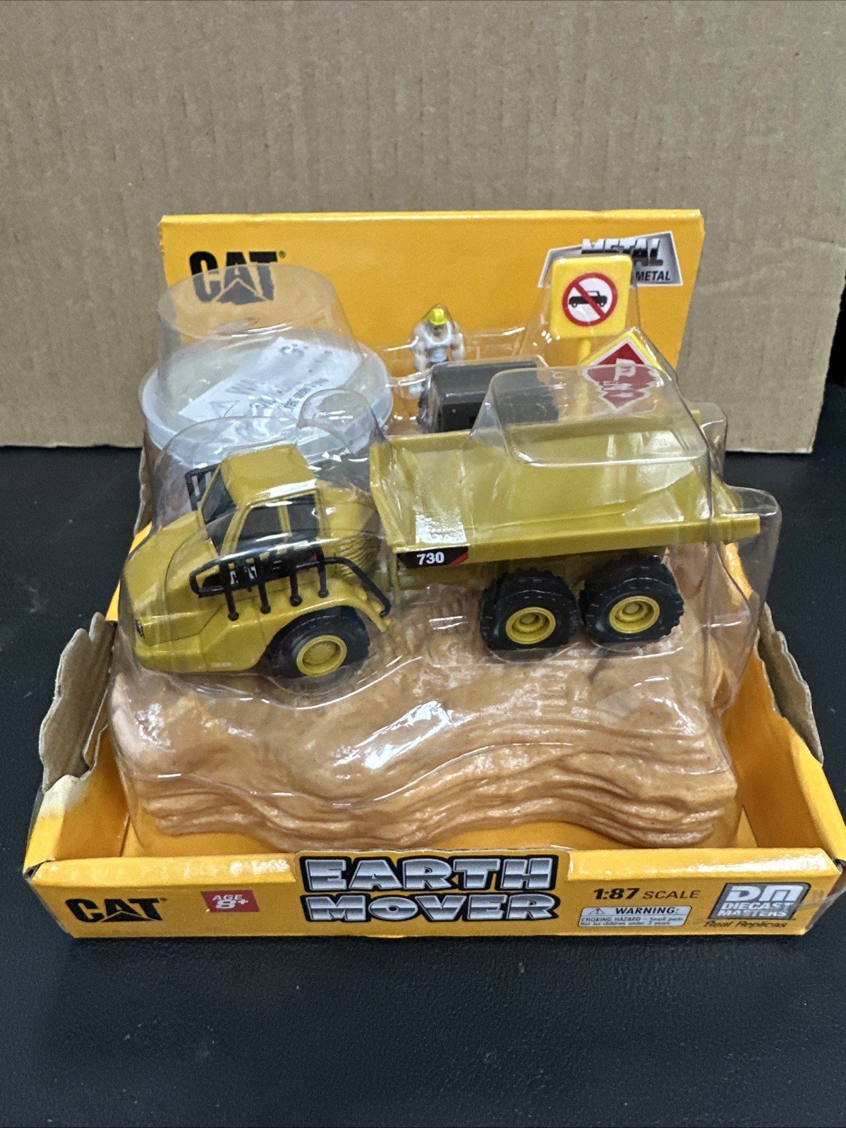 Diecast Masters CAT 730 Articulated Truck 1:87 HO Scale