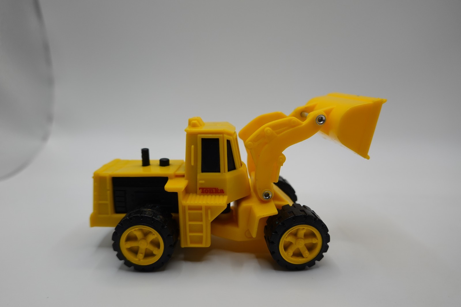 Tonka 1990 Front End Loader 1:64 Scale With Moving Loader Bucket NICE!