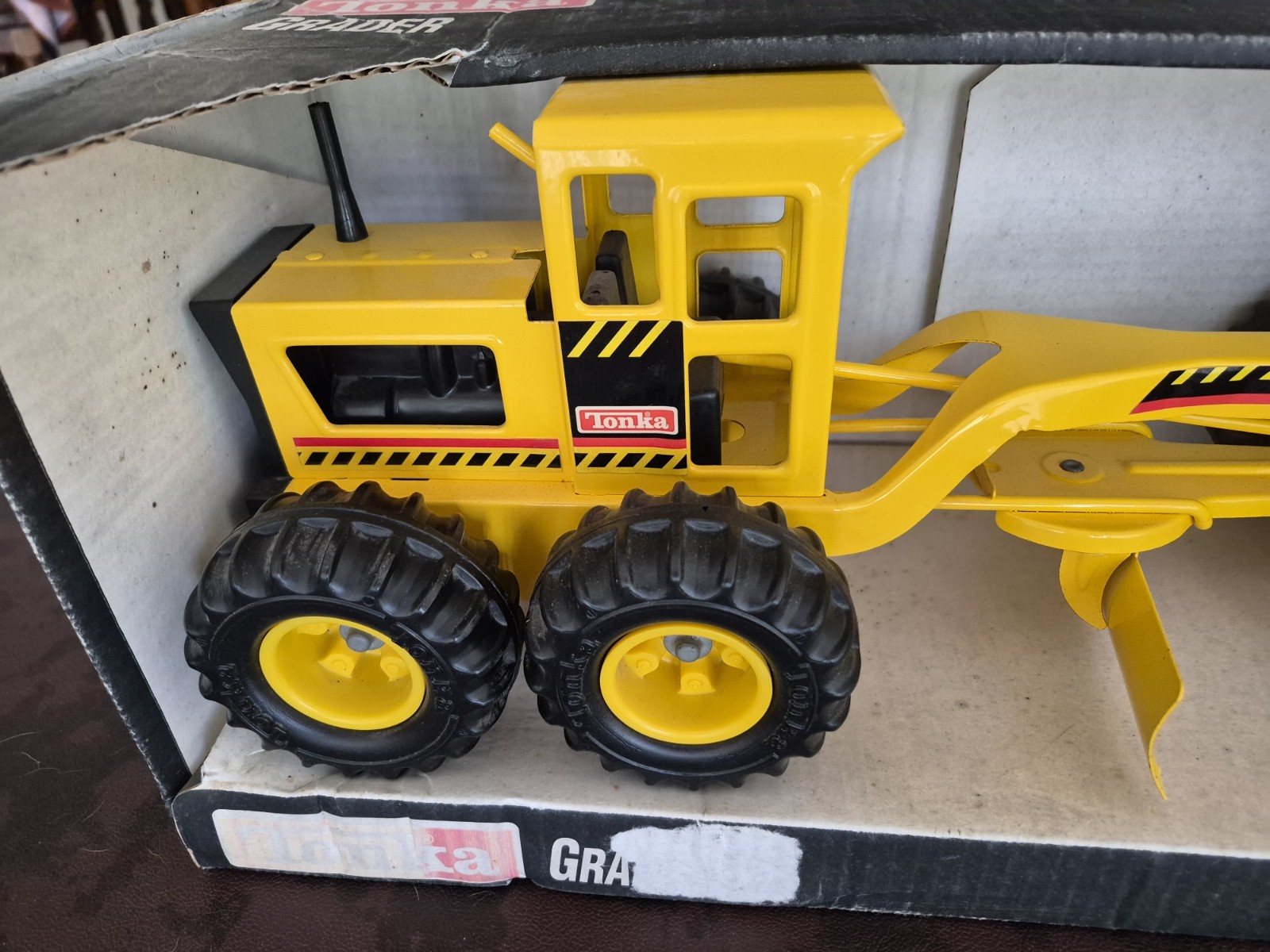 Tonka Yellow Metal Pressed Steel Road Grader Tractor 18” Construction Vehicle
