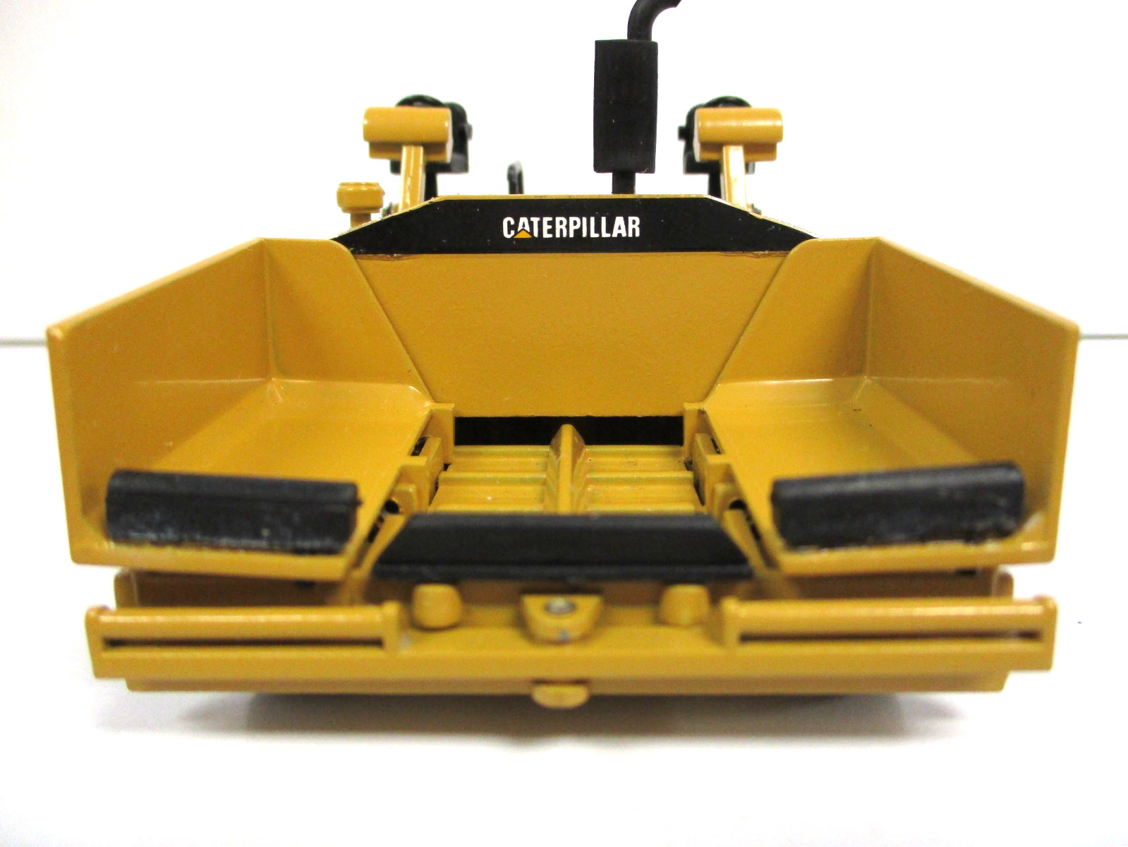 NZG – CATERPILLAR CAT AP-1050 ASPHALT PAVER – 1/50 DIECAST