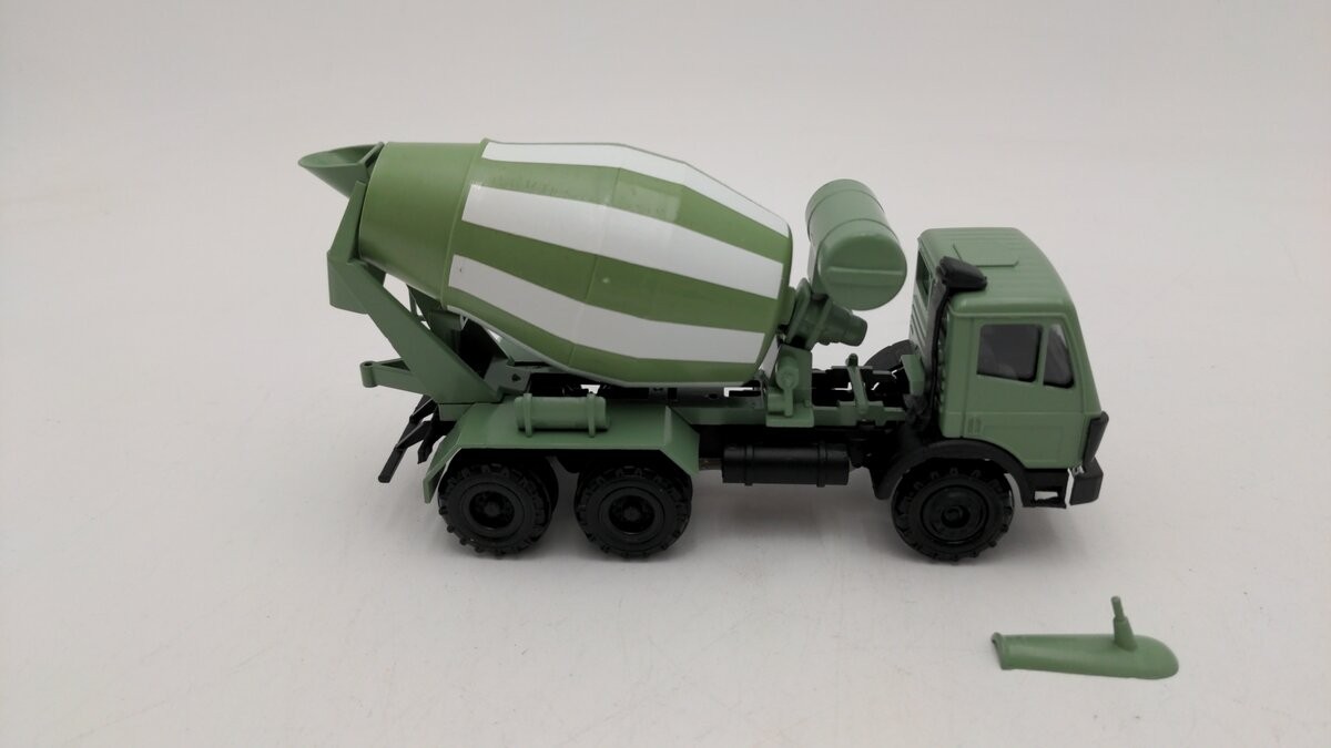 Conrad 2222 1:50 Scale Die-Cast Green/White Betonmischer 2222B 6×4 Cement Mixer