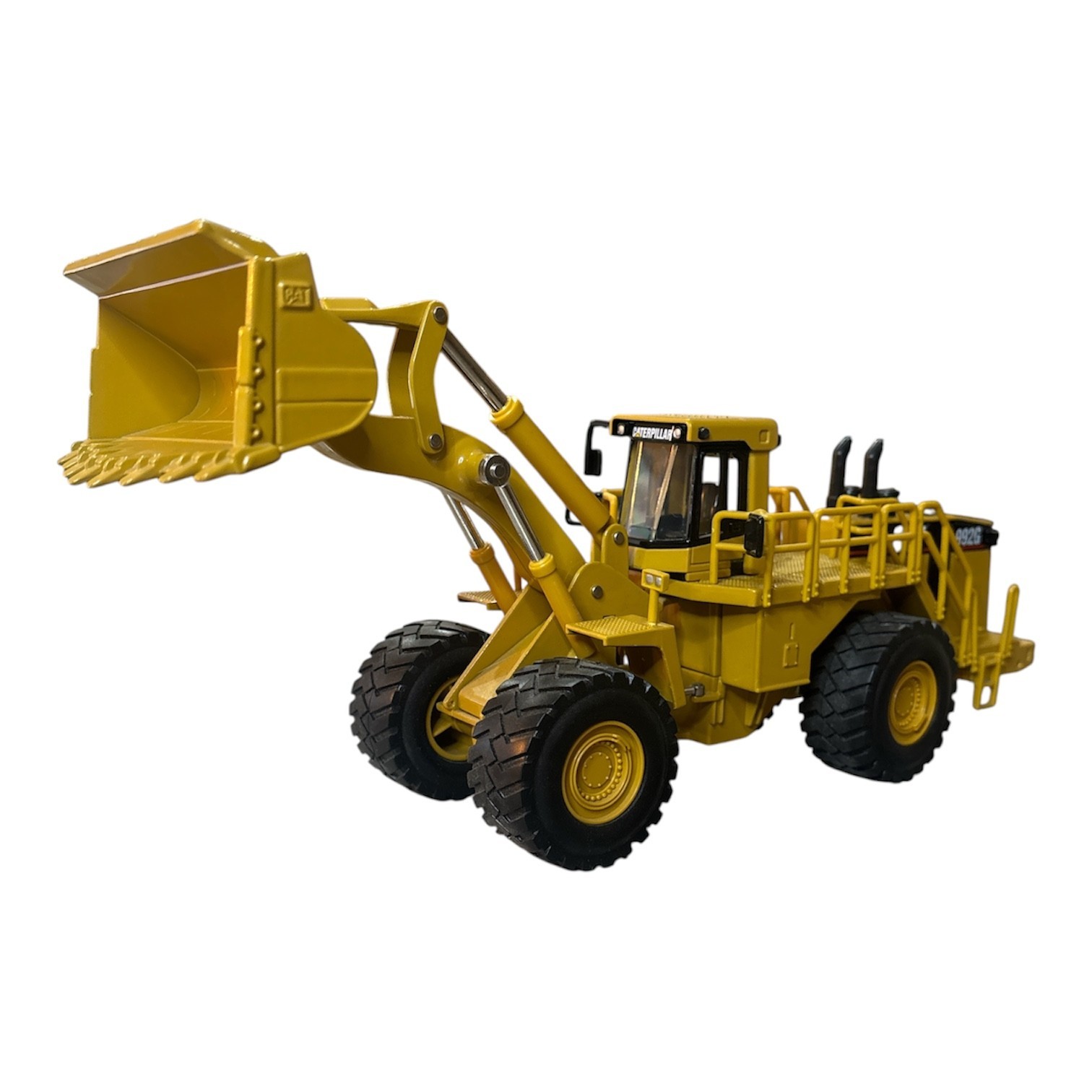 NORSCOT Yellow CAT 992G Wheel Loader 1:50 Scale Collectible Model.