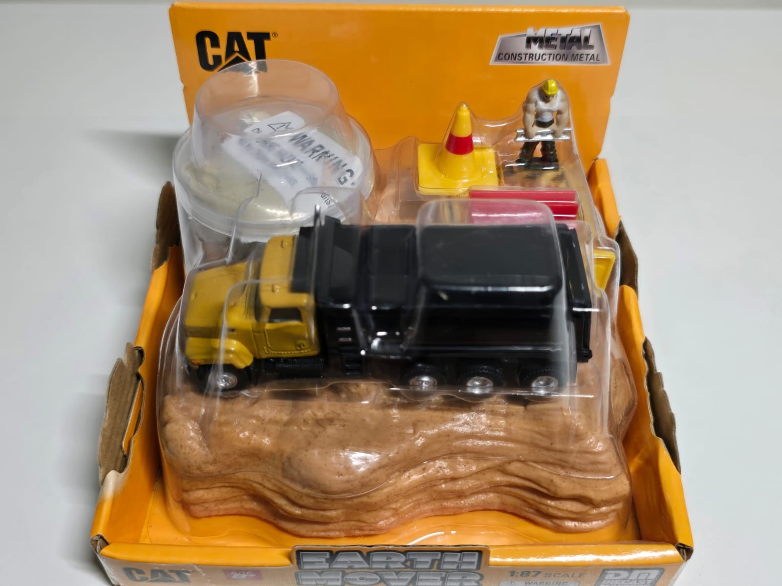 Diecast Masters CAT Dump Truck 1:87 Scale Earth Mover Series – New in Package