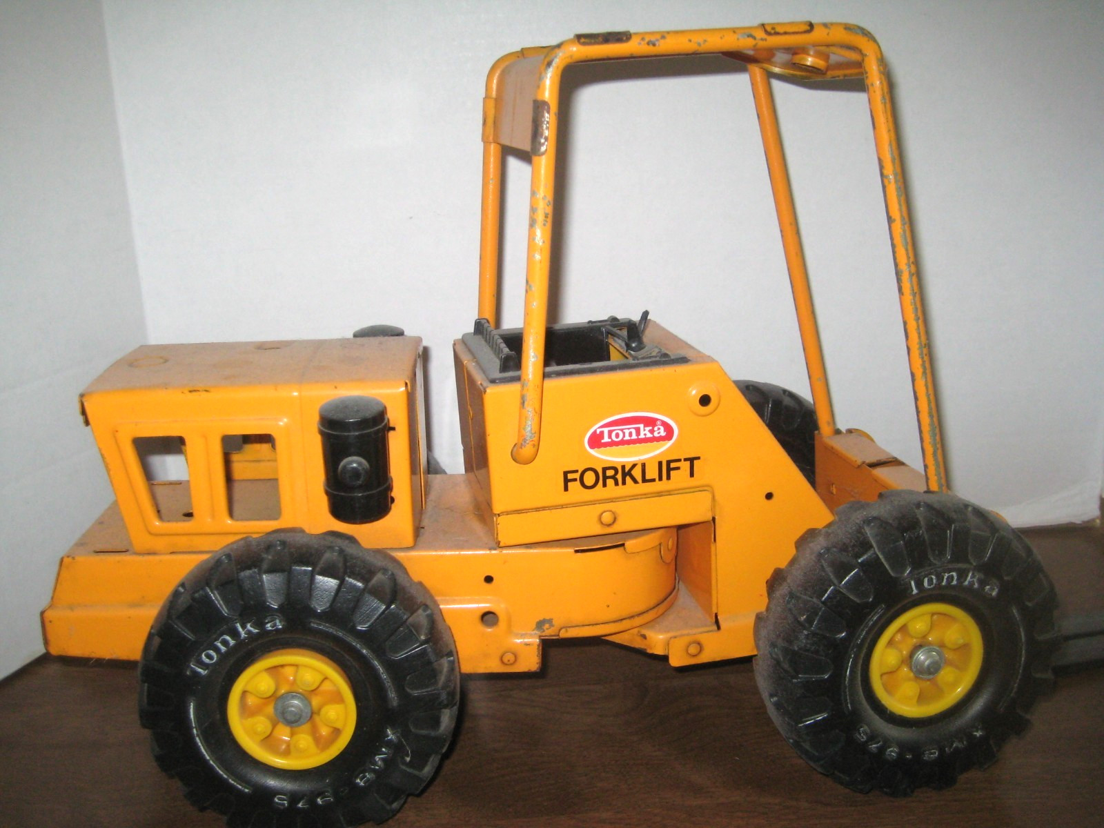 VINTAGE1970’S -1980’S TONKA METAL FORK LIFT FOR PARTS OR TO BE REFURBISHED