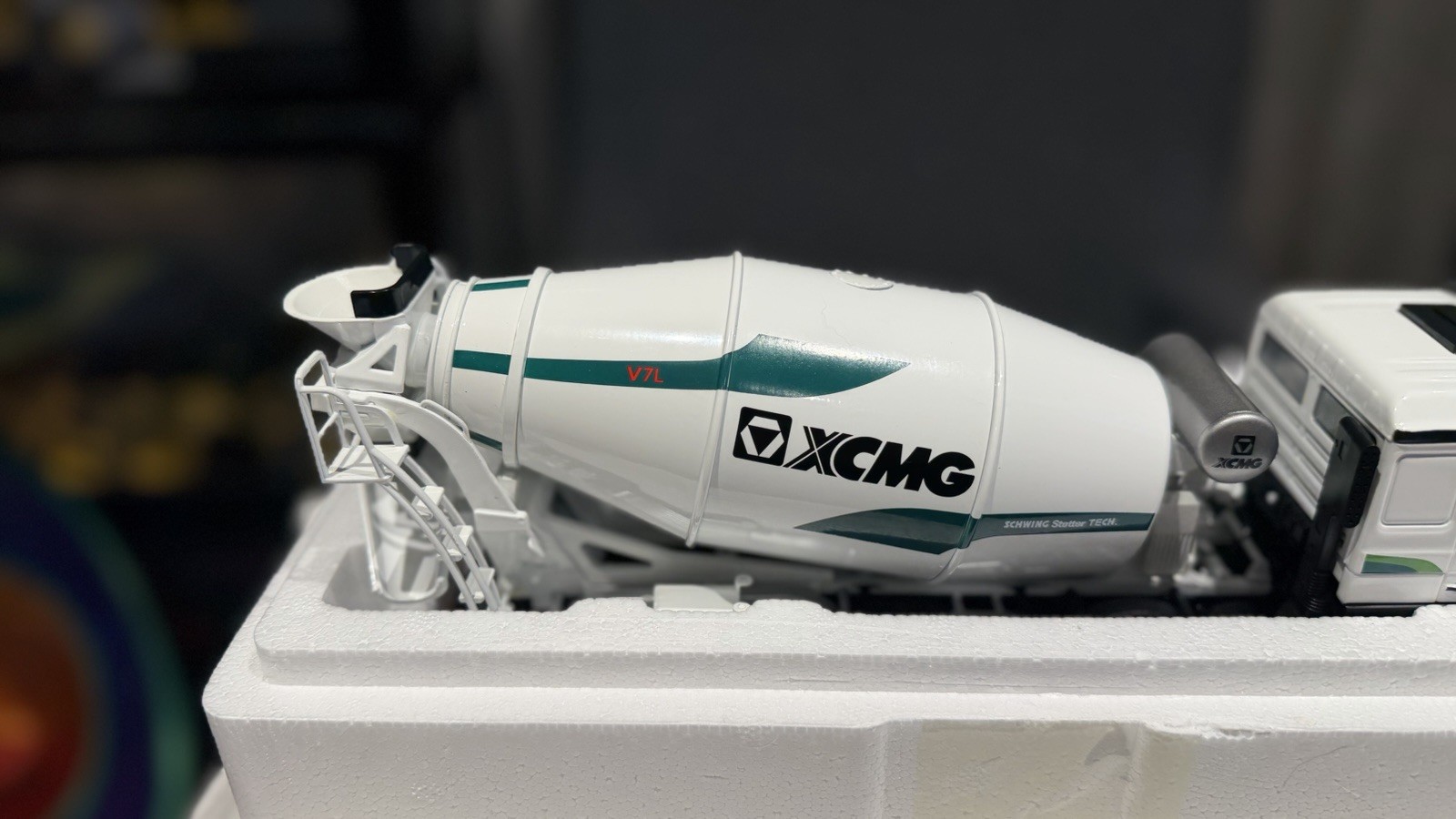 XCMG Cement Mixer Truck Diecast Model White Green Black Durable Series