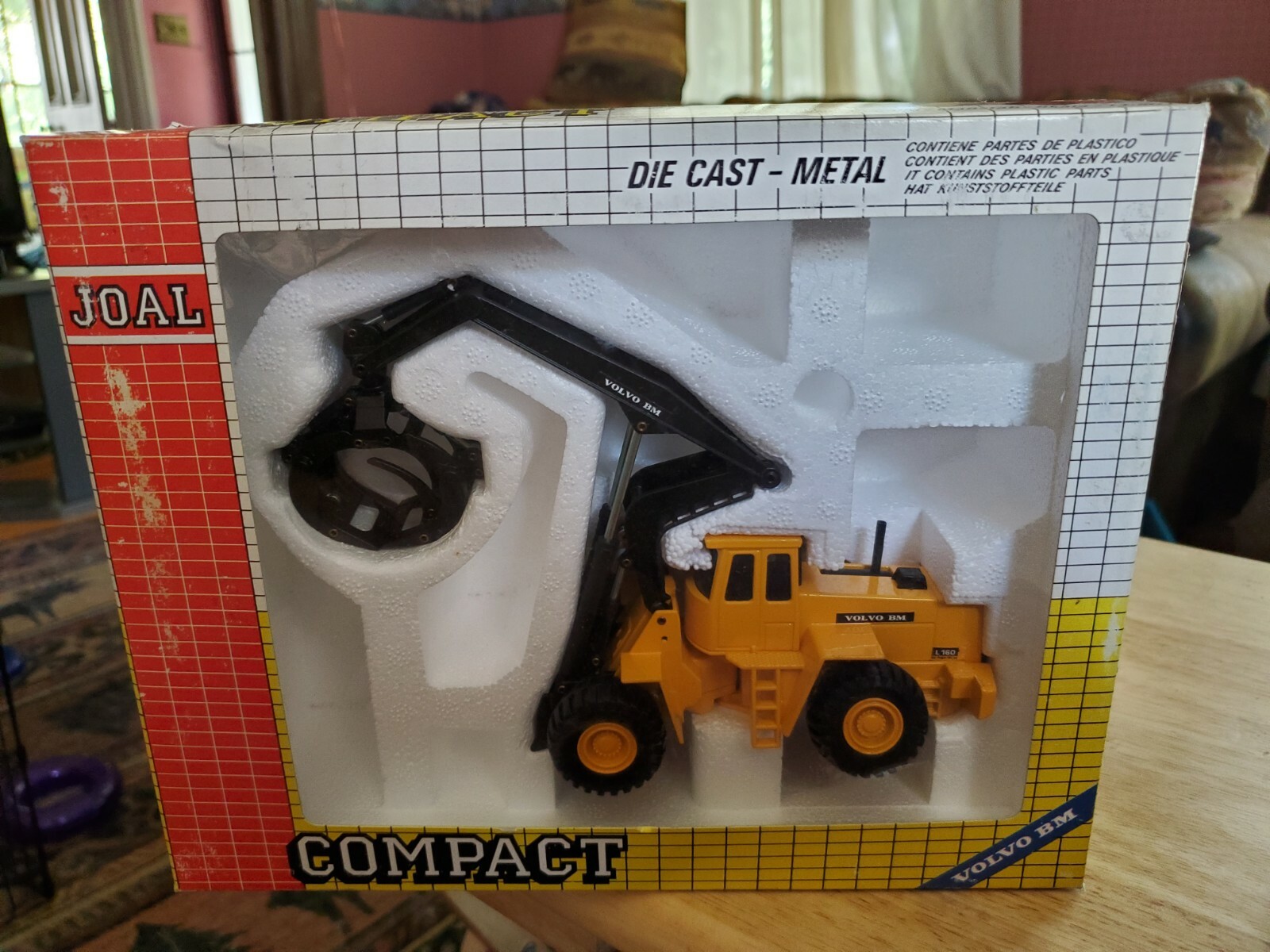 Joal Volvo BM L160 Compact 1:50 Tractor Die Cast Replica NRFB