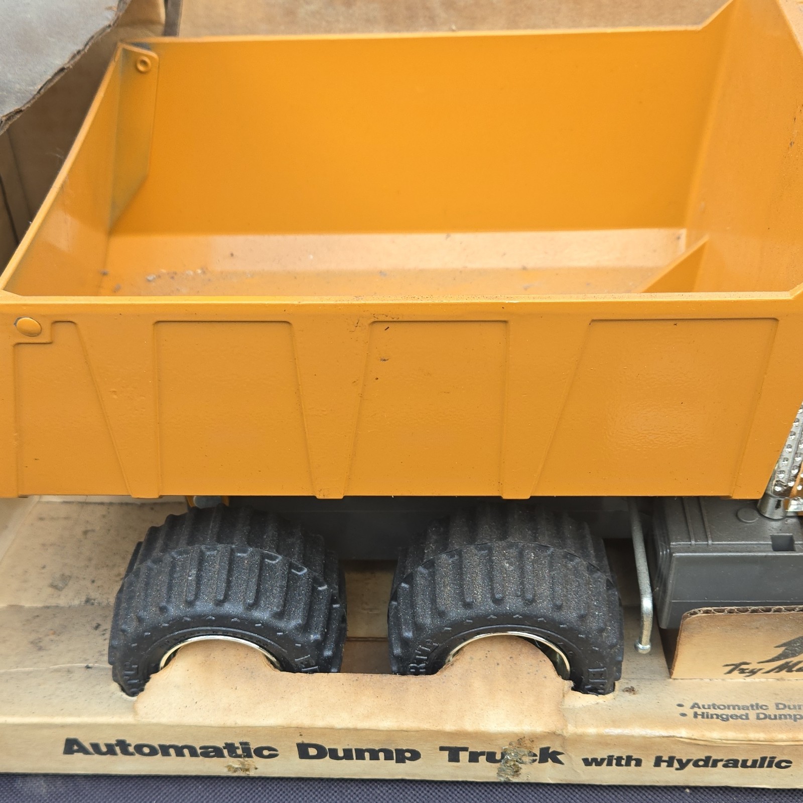 ERTL 1/16 Automatic Dump Truck Hydraulic Operating Dump Box Diecast 3414