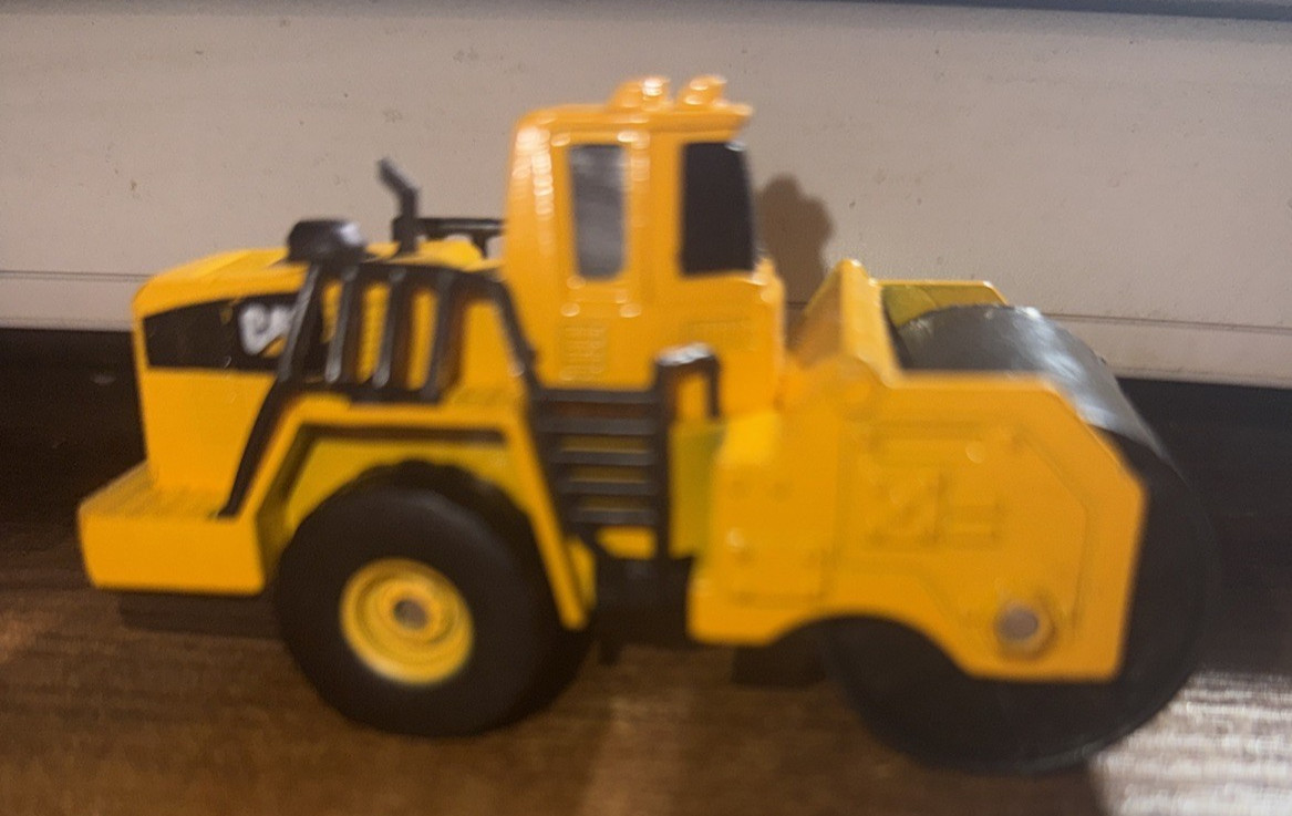 Funrise 1:64 Scale Caterpillar CAT Pavement Steam Roller LOOSE