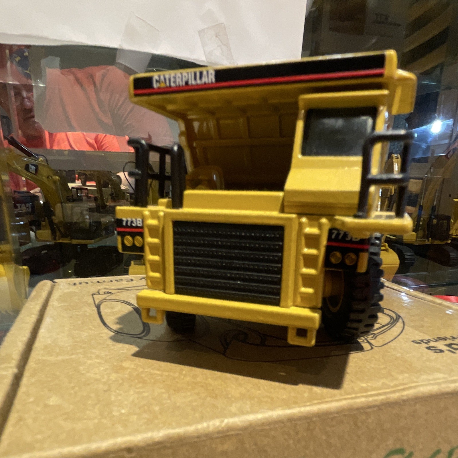 Caterpillar Classic CAT 773B Dump Truck Diecast 1:50 Yellow Black Tilting