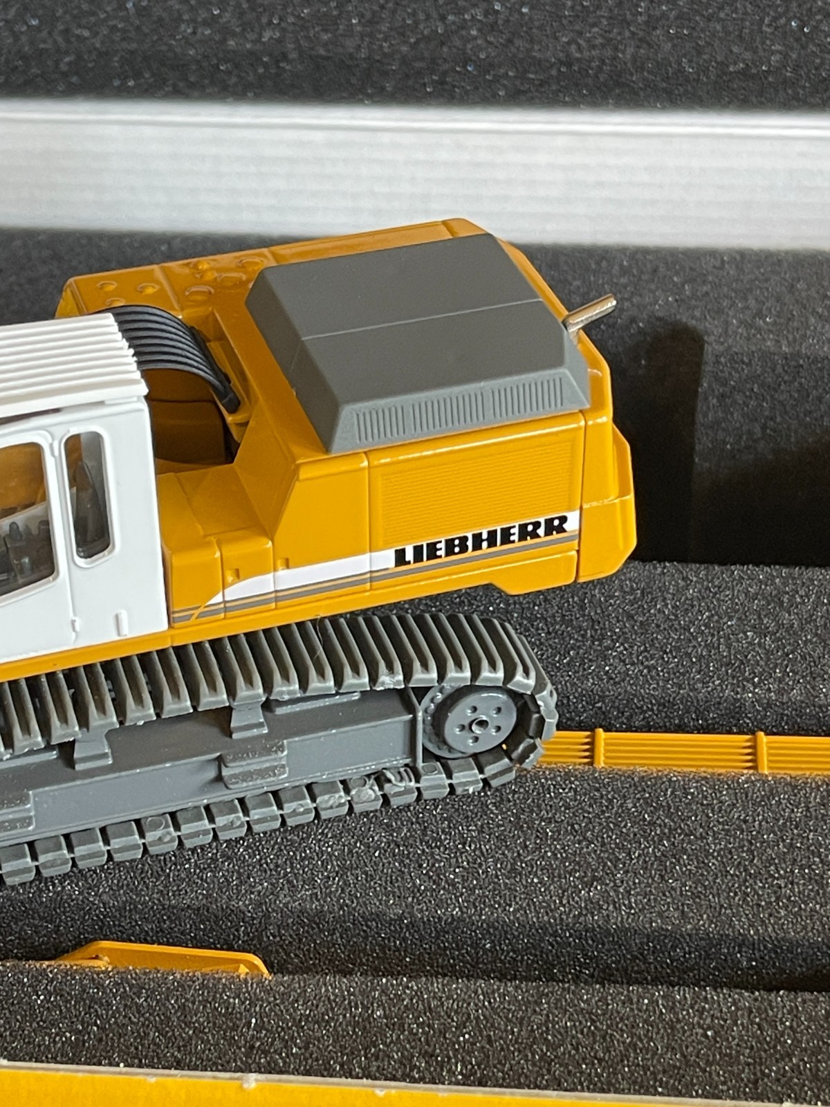 Liebherr R 954 BV Demolition Excavator Conrad 2907 Scale 1:50
