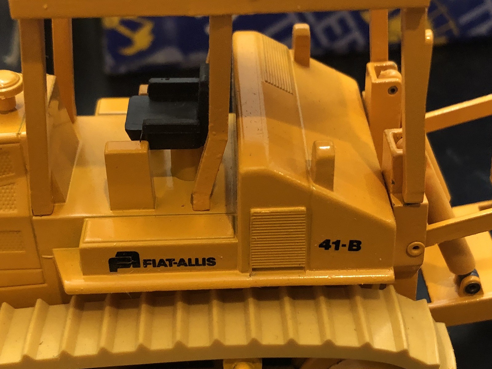 Conrad Gescha #2910 Fiat-Allis 41-B Crawler Tractor Dozer Diecast Boxed – 1:50