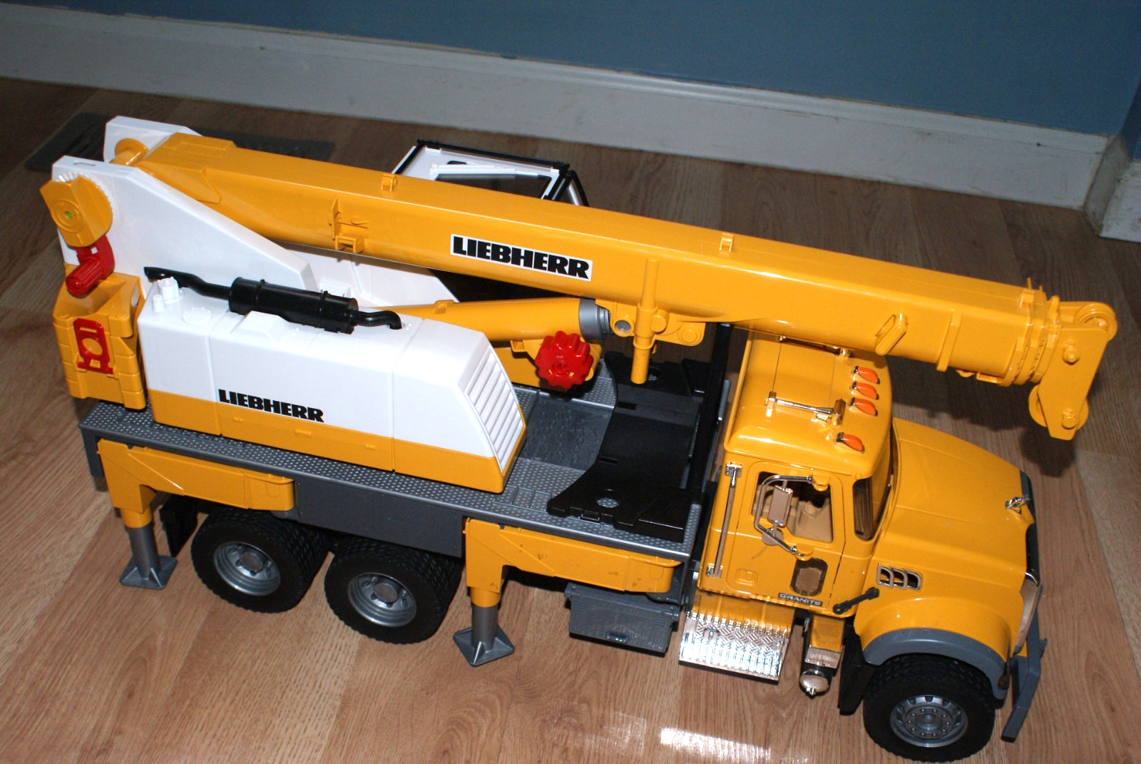 Bruder Mack Granite Liebherr Crane Truck 2818 Yellow 1:16
