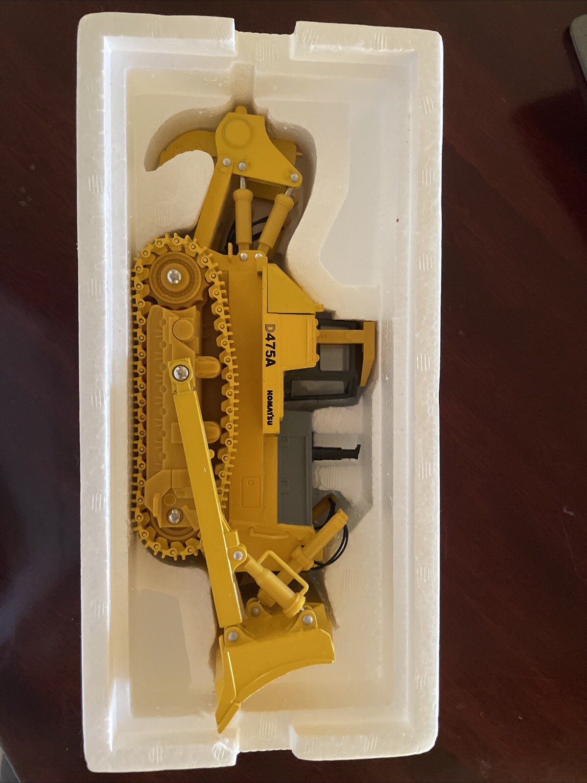 Komatsu D475A Bulldozer Crawler Tractor metal tracks by Replicars Corp 1:50 NIB