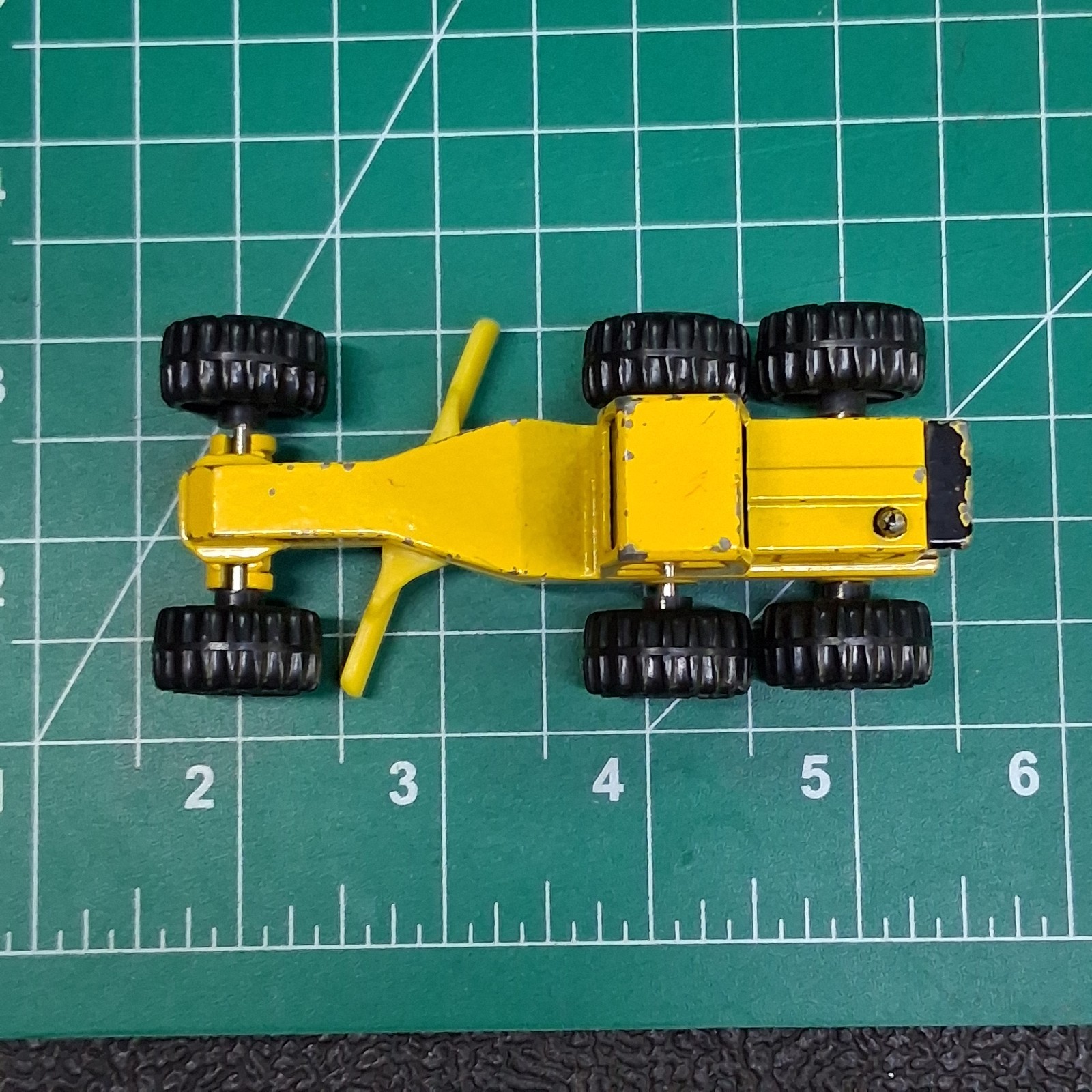 Vintage 1994 Tonka Die Cast Yellow Road Grader Scraper Toy Car
