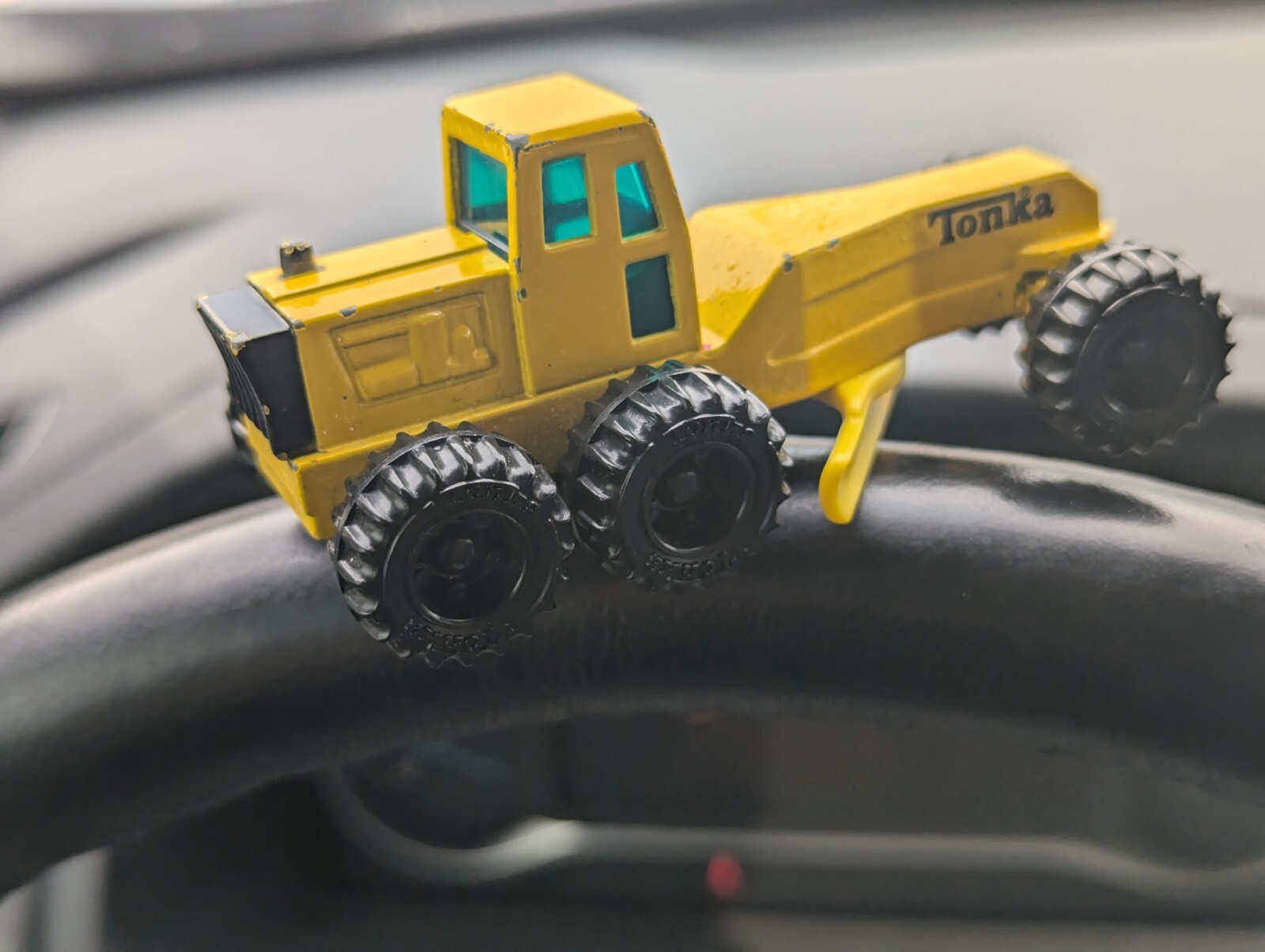 POWERFUL 1994 DIECAST ROAD GRADER BY TONKA ADJUSTABLE FRNT WHLS & GRADER BLADE