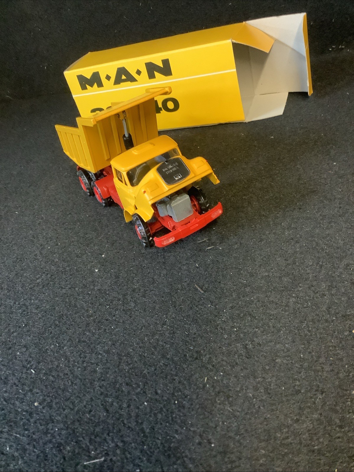 MAN HAUBER DHAK 32.240 DUMPER YELLOW (sh223)