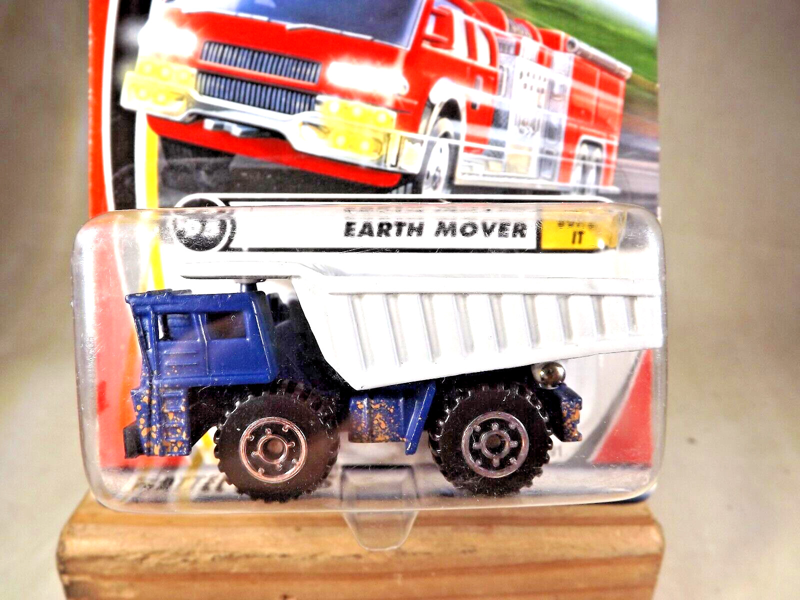 2000 Matchbox #95 Build It EARTH MOVER Blue-Gray w/MCAT Spokes Fire Truck Card