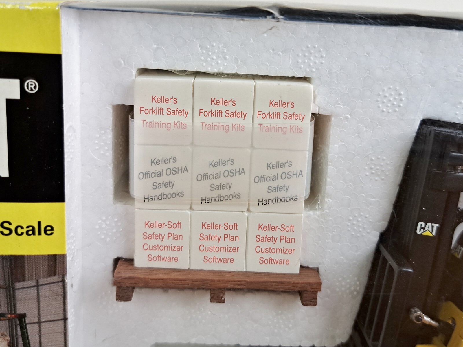 Norscott 1:25 Scale CAT Lift Truck with Pallet GP25K JJ Keller