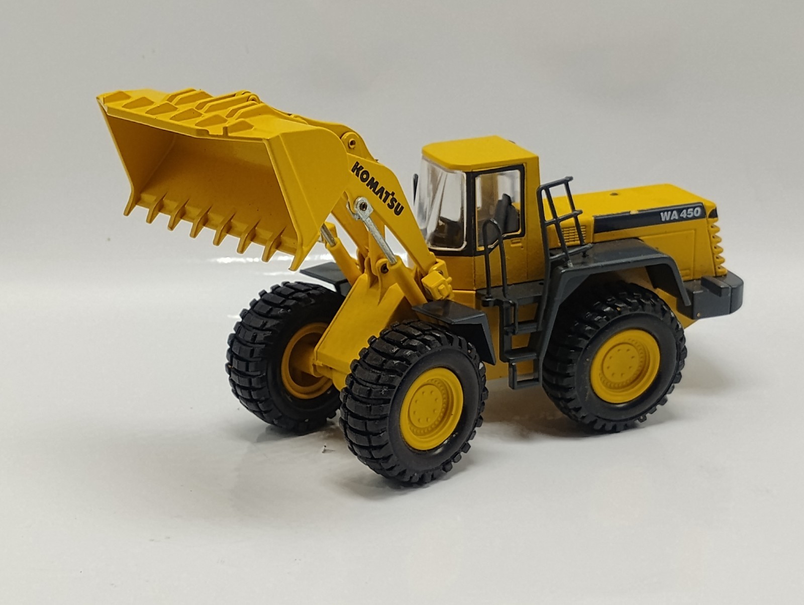 Conrad Germany 1:50 Scale Komatsu WA 450 Wheel Loader FOR PARTS OR REPAIR