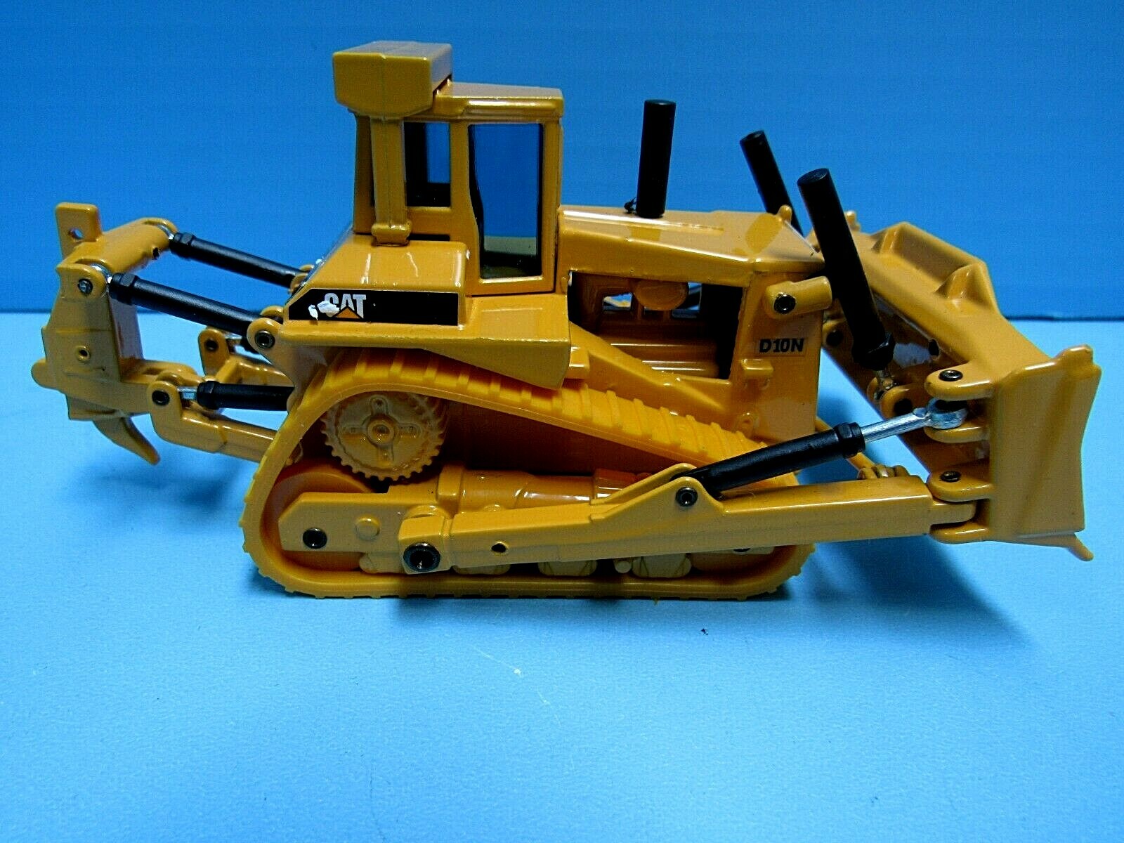 VTG CATERPILLAR D10N TRACK-TYPE TRACTOR SCALE 1:70 – REF NO. 220 JOAL – SPAIN