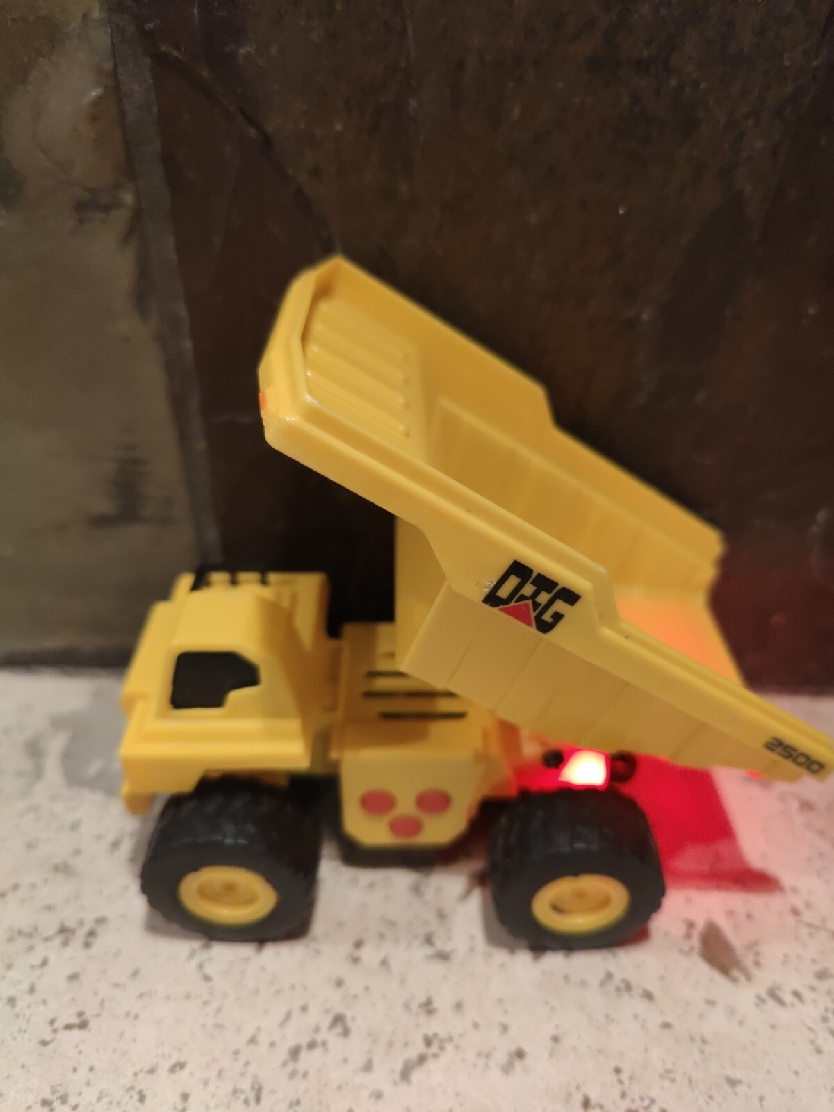 Yellow DIG 2500 Dump Truck With Sound & Lights working 3″ tall x 4.5″ long