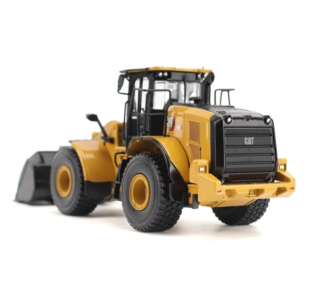 PREORDER expected arrival 3/19 1:50 Diecast Masters Caterpillar 950 Medium Wheel